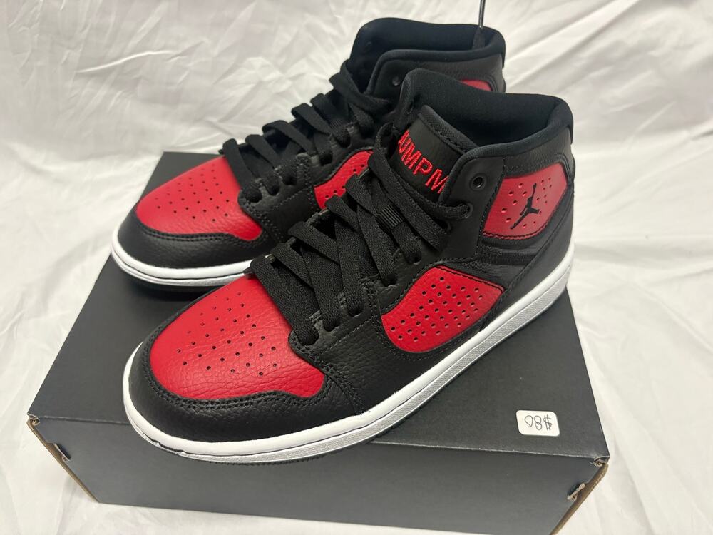 Jordan Access GS Black and Red Size 5 Youth New with Box